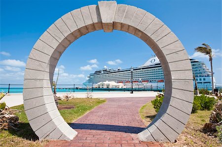 Moon gate at cruise terminal in the Royal Naval Dockyard, Bermuda, Central America Stock Photo - Rights-Managed, Code: 841-05784996