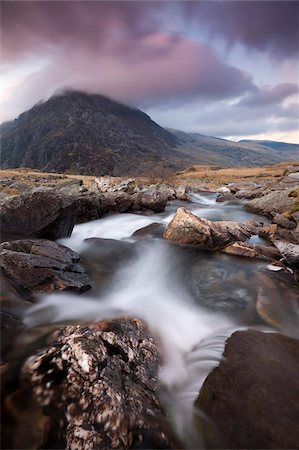 rocky river - Rocky River in Cwm Idwal führenden yr Ole Wen Berg bei Sonnenuntergang, Feder, Snowdonia Nationalpark, Conwy, North Wales, Wales, Vereinigtes Königreich, Europa Stockbilder - Lizenzpflichtiges, Bildnummer: 841-05785077