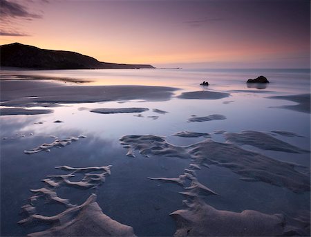 Piscines d'eau sur la plage de sable de Kennack Sands au lever du soleil, la péninsule de Lizard, Cornwall, Angleterre, Royaume-Uni, Europe Photographie de stock - Rights-Managed, Code: 841-05785096