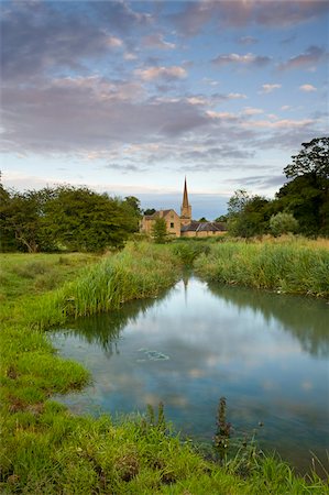 river windrush - Burford Church spire reflected in the River Windrush watermeadows, Burford, The Cotswolds, Oxfordshire, England, United Kingdom, Europe Foto de stock - Con derechos protegidos, Código: 841-05785107