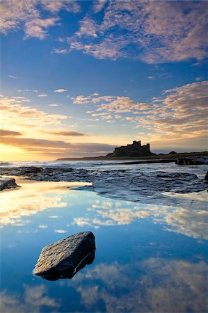 Bamburgh Castle at dawn in November, Bamburgh, Northumberland, England, United Kingdom, Europe Foto de stock - Con derechos protegidos, Código: 841-05785151