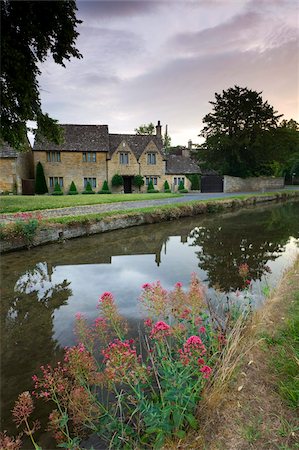 Cottages près de le œil de la rivière dans la pittoresque région des Cotswolds village de Lower Slaughter, Gloucestershire, Angleterre, Royaume-Uni, Europe Photographie de stock - Rights-Managed, Code: 841-05785183