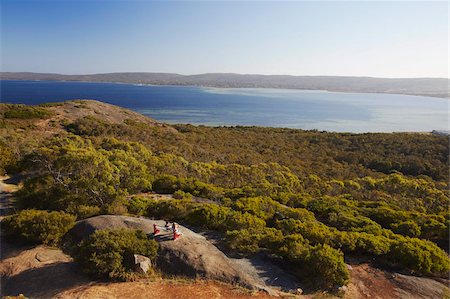 Couple looking out over Princess Royal Harbour from Mount Melville, Albany, Western Australia, Australia, Pacific Foto de stock - Con derechos protegidos, Código: 841-05785250