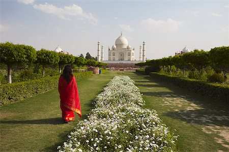 Woman in sari walking in Mehtab Bagh with Taj Mahal in background, UNESCO World Heritage Site, Agra, Uttar Pradesh, India, Asia Stock Photo - Rights-Managed, Code: 841-05785296