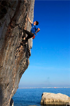 simsearch:841-03675371,k - A climber tackles a difficult route on the limestone sea cliffs of Akyalar, with the city of Antayla in the distance, Anatolia, Turkey, Asia Minor, Eurasia Fotografie stock - Rights-Managed, Codice: 841-05785445
