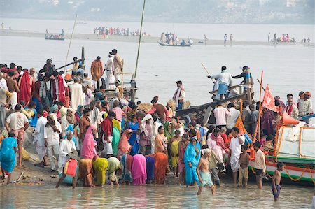 Femmes exécutant matin puja les foules rassemblées sur les rives de la rivière sacrée Gange au salon bovins Sonepur, près de Patna, Bihar, Inde, Asie Photographie de stock - Rights-Managed, Code: 841-05785484