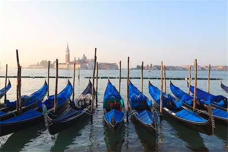 Gondoles sur la lagune, le San Giorgio Maggiore, dans la distance, Venise, UNESCO World Heritage Site, Veneto, Italie, Europe Photographie de stock - Rights-Managed, Code: 841-05785596