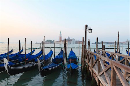 san giorgio maggiore - Gondolas moored by Riva degli Schiavoni, looking towards San Giorgio Maggiore, Venice, UNESCO World Heritage Site, Veneto, Italy, Europe Fotografie stock - Rights-Managed, Codice: 841-05785605