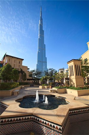 fascinado - Burj Khalifa, the tallest man made structure in the world at 828 metres, viewed from the Palace Hotel, Downtown Dubai, Dubai, United Arab Emirates, Middle East Foto de stock - Con derechos protegidos, Código: 841-05785684