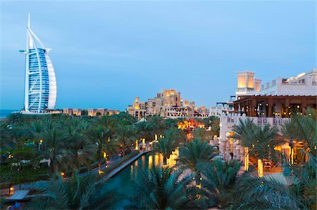 Burj Al Arab et Madinat Jumeirah Hotels au crépuscule, Dubai, Émirats Arabes Unis, Moyen-Orient Photographie de stock - Rights-Managed, Code: 841-05785695