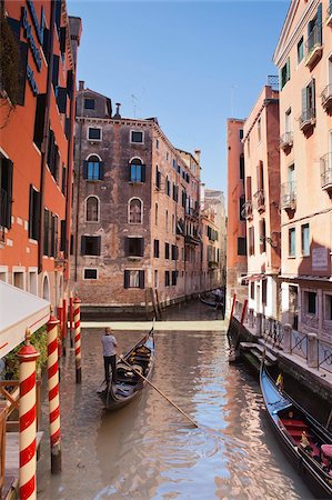 Eine Gondel auf einem Kanal in Venedig, UNESCO World Heritage Site, Veneto, Italien, Europa Stockbilder - Lizenzpflichtiges, Bildnummer: 841-05785755