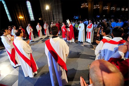 Priester weihen in Notre-Dame de Paris Kathedrale, Paris, Frankreich, Europa Stockbilder - Lizenzpflichtiges, Bildnummer: 841-05785833