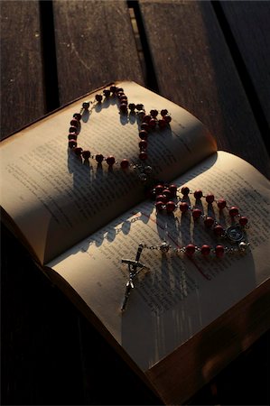 simsearch:841-06032102,k - Old Bible and rosary, Madikwe, South Africa, Africa Foto de stock - Direito Controlado, Número: 841-05785882