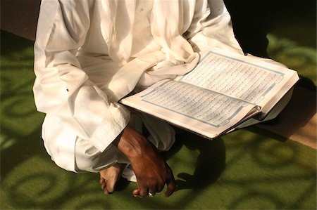 democratic republic of the congo - Imam reading the Koran, Brazzaville, Congo, Africa Fotografie stock - Rights-Managed, Codice: 841-05785952