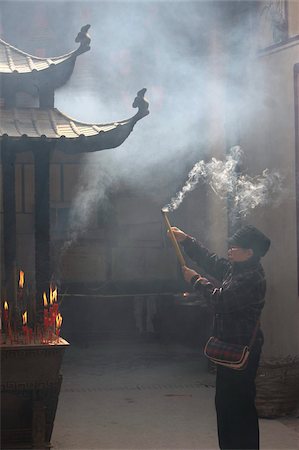 encens - Adorateur, Temple de Kun Iam, Macau, Chine, Asie Photographie de stock - Rights-Managed, Code: 841-05785962