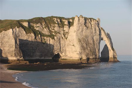 etretat - Cliffs at Etretat, Cote d'Albatre, Seine-Maritime, Normandy, France, Europe Foto de stock - Direito Controlado, Número: 841-05786002