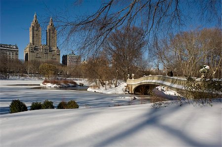 The Bow Bridge and fresh snow in Central Park after a blizzard, New York City, New York State, United States of America, North America Stock Photo - Rights-Managed, Code: 841-05781064