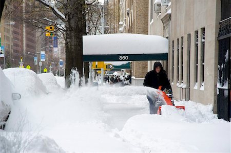 park avenue - Ein Mann mit eine Schneefräse an der Park Avenue nach einem Schneesturm in New York City, New York State, Vereinigten Staaten von Amerika, Nordamerika Stockbilder - Lizenzpflichtiges, Bildnummer: 841-05781074