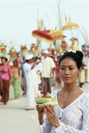 Jeune femme transportant offre lors d'une cérémonie à Bali (Indonésie), Asie du sud-est, Asie Photographie de stock - Rights-Managed, Code: 841-05781117