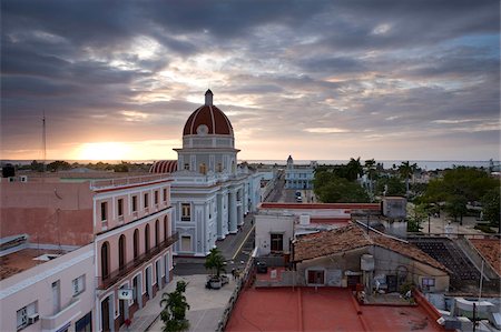 simsearch:841-02944026,k - View over Parque Jose Marti at sunset from the roof of the Hotel La Union, Cienfuegos, UNESCO World Heritage Site, Cuba, West Indies, Central America Stock Photo - Rights-Managed, Code: 841-05781386