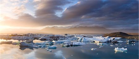 Icebergs floating on the Jokulsarlon glacial lagoon at sunset, Iceland, Polar Regions Foto de stock - Con derechos protegidos, Código: 841-05781453