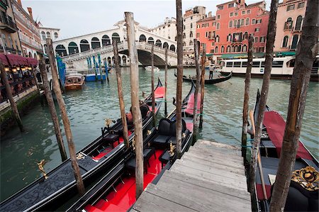 Gondolas line the Grand Canal beside the Rialto Bridge, Venice, UNESCO World Heritage Site, Veneto, Italy, Europe Stock Photo - Rights-Managed, Code: 841-05781556