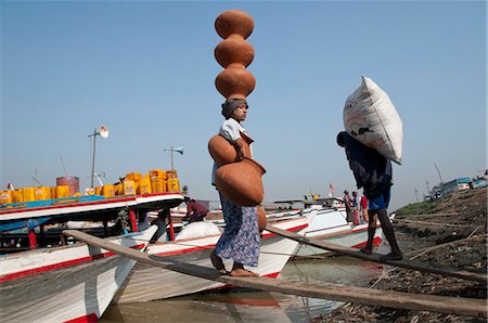 people loading boats - Daily activity at the natural harbour on the Irrawaddy River, Mandalay, Myanmar, Asia Stock Photo - Rights-Managed, Code: 841-05781879