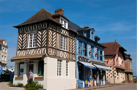 Typical Norman half timbered houses, Beaumont en Auge, Calvados, Normandy, France, Europe Stock Photo - Rights-Managed, Code: 841-05782097