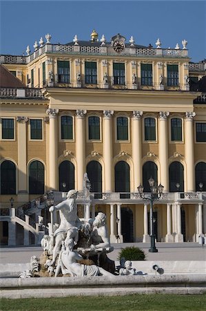 schloss schonbrunn - Devant la façade, au Palais de Schönbrunn, Site du patrimoine mondial de l'UNESCO, Vienne, Autriche, Europe Photographie de stock - Rights-Managed, Code: 841-05782130