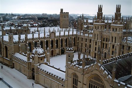Vue sur un snow-covered All Souls College de la tour de St. Mary Church, Oxford, Oxfordshire, Angleterre, Royaume-Uni, Europe Photographie de stock - Rights-Managed, Code: 841-05782170