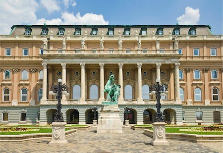 Entrée arrière de la Galerie nationale hongroise avec statue équestre, Budapest, Hongrie, Europe Photographie de stock - Rights-Managed, Code: 841-05782294