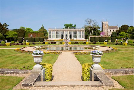 simsearch:841-02944314,k - Les baies vitrées restauré Orangerie et jardin d'hiver dans les jardins à la française de Belton House, une maison de campagne construite par la famille Brownlow près de Grantham, Lincolnshire, Angleterre, Royaume-Uni, Europe Photographie de stock - Rights-Managed, Code: 841-05782388