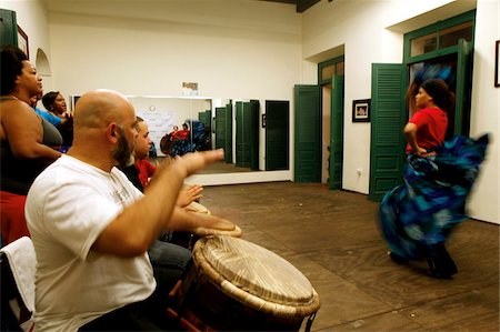 simsearch:841-07782974,k - Escuela de Bomba y Plena Dona Brenes in the old town, where traditional dances can be learned, San Juan, Puerto Rico, West Indies, Caribbean, Central America Foto de stock - Con derechos protegidos, Código: 841-05782481