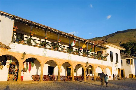 plaza mayor - Plaza Mayor, largest public square in Colombia, colonial town of Villa de Leyva, Colombia, South America Foto de stock - Con derechos protegidos, Código: 841-05782756