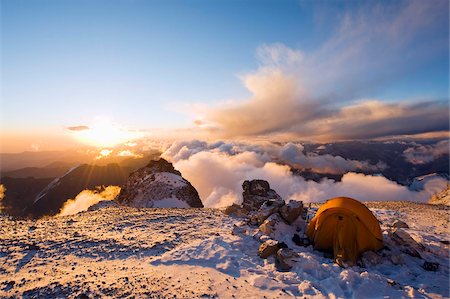 Coucher de soleil au camping de White Rocks (Piedras Blancas) à 6200m, 6962m Aconcagua, plus haut sommet en Amérique du Sud, le Parc Provincial Aconcagua, Andes montagnes, Argentine, Amérique du Sud Photographie de stock - Rights-Managed, Code: 841-05782777