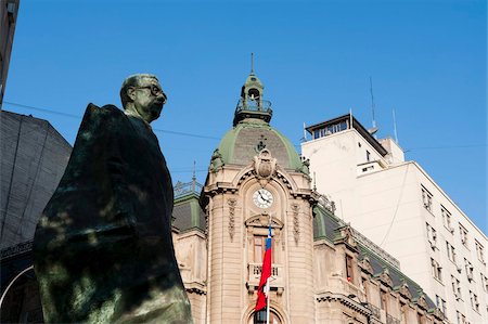 simsearch:841-05783082,k - Statue de Salvador Allende à la Plaza de la Constitution, Santiago du Chili en Amérique du Sud Photographie de stock - Rights-Managed, Code: 841-05783073