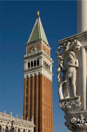 san marco - Le Campanile avec détail de pierre sculptée sur le Palais des Doges, Venise, patrimoine mondial de l'UNESCO, Veneto, Italie, Europe Photographie de stock - Rights-Managed, Code: 841-05783310