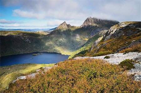 dove lake - Berceau de la montagne et le lac Dove, feuillus hêtre (Fagus) en couleurs d'automne, Parc National de Cradle Mountain-Lake St Clair, patrimoine mondial de l'UNESCO, Tasmanie, Australie, Pacifique Photographie de stock - Rights-Managed, Code: 841-05783508