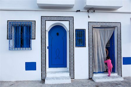 Young child and quayside house in the Old Port, Bizerte, Tunisia, North Africa, Africa Foto de stock - Con derechos protegidos, Código: 841-05794583