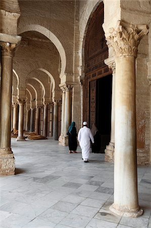Colonnade bordant la Cour de la grande mosquée Okba, patrimoine mondial de l'UNESCO, Kairouan, Tunisie, Afrique du Nord, Afrique Photographie de stock - Rights-Managed, Code: 841-05794605