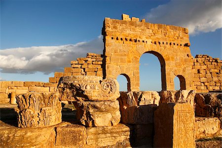 simsearch:841-05794592,k - Arch of Antoninus Pius, Roman ruins of Sbeitla, Tunisia, North Africa, Africa Stock Photo - Rights-Managed, Code: 841-05794613