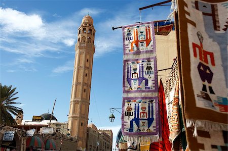 Main street with mosque and carpet shop display, Tozeur, Tunisia, North Africa, Africa Foto de stock - Con derechos protegidos, Código: 841-05794622