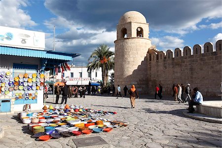 simsearch:841-03502480,k - Pottery shop display outside the Great Mosque, Place de la Grande Mosque, Medina, Sousse, Tunisia, North Africa, Africa Foto de stock - Con derechos protegidos, Código: 841-05794659