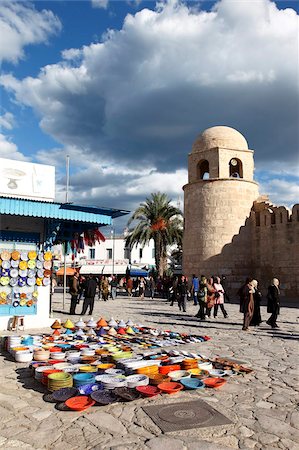 sousse - Pottery shop display outside the Great Mosque, Place de la Grande Mosque, Medina, Sousse, Tunisia, North Africa, Africa Foto de stock - Con derechos protegidos, Código: 841-05794660