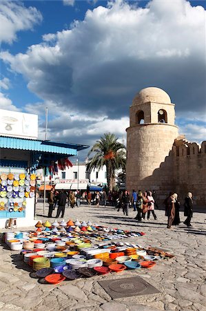 simsearch:841-05794623,k - Pottery shop display outside the Great Mosque, Place de la Grande Mosque, Medina, Sousse, Tunisia, North Africa, Africa Foto de stock - Con derechos protegidos, Código: 841-05794660