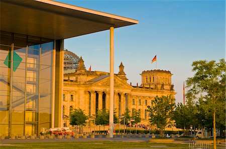 simsearch:841-05794712,k - The Lobe house in front of the Berlin Reichstag, German Parliament, Berlin, Germany, Europe Foto de stock - Con derechos protegidos, Código: 841-05794716