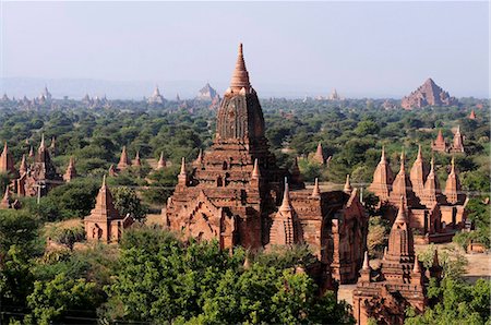 pagan travel photography - View over the old temples and pagodas of the ruined city of Bagan, Bagan, Myanmar, Asia Foto de stock - Con derechos protegidos, Código: 841-05794791