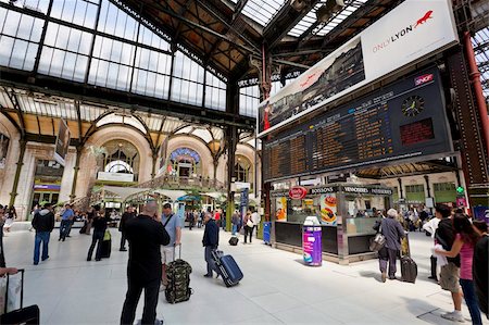 simsearch:841-06030734,k - Passengers traversing through train station, by the arrival/departure board, Gare de Lyon train station, Paris, France, Europe Stock Photo - Rights-Managed, Code: 841-05795314