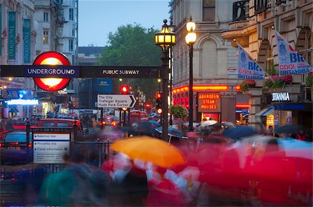 piccadilly circus - Underground station entrance, Piccadilly Circus, London, England, United Kingdom, Europe Fotografie stock - Rights-Managed, Codice: 841-05795580