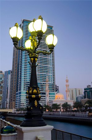 simsearch:841-07600252,k - Al Qasba Mosque beside Al Qasba Canal, Sharjah, United Arab Emirates, Middle East Foto de stock - Con derechos protegidos, Código: 841-05795648